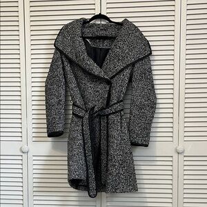 DKNY Black and White Textured Coat with Belt 40% Wool
